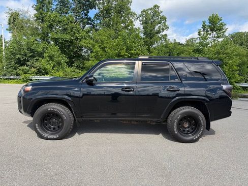 Used 2019 Toyota 4Runner TRD Off-Road Premium AWD/4WD image 2