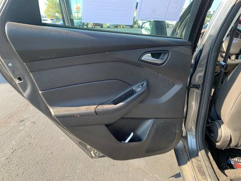Used 2017 Ford Focus SE FWD image 32