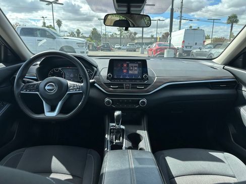 Used 2025 Nissan Altima 2.5 SV FWD image 28