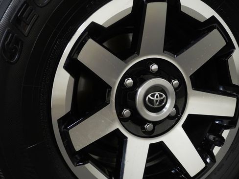 Used 2019 Toyota 4Runner TRD Off-Road Premium AWD/4WD image 10