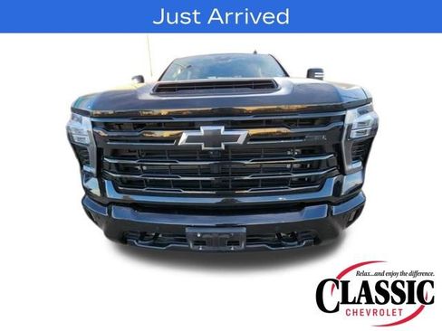Used 2024 Chevrolet Silverado 2500 LTZ w/ LTZ Plus Package image 3