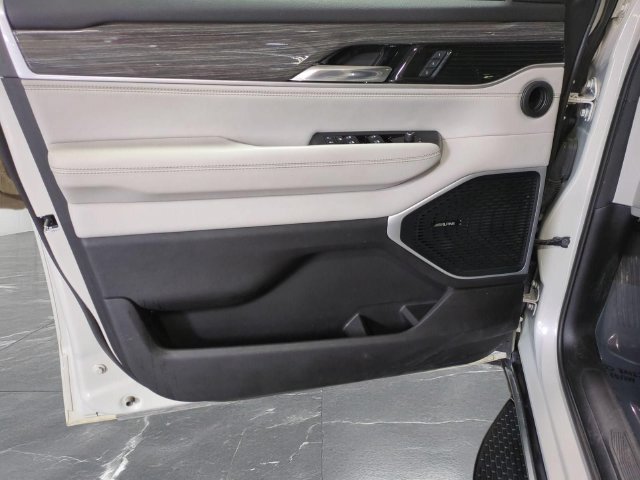 Used 2022 Jeep Wagoneer Series III AWD/4WD image 14