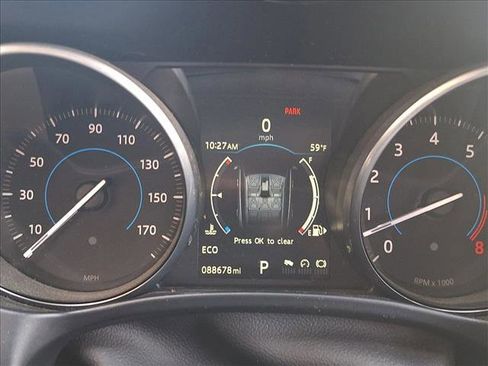 Used 2017 Jaguar F-PACE image 9