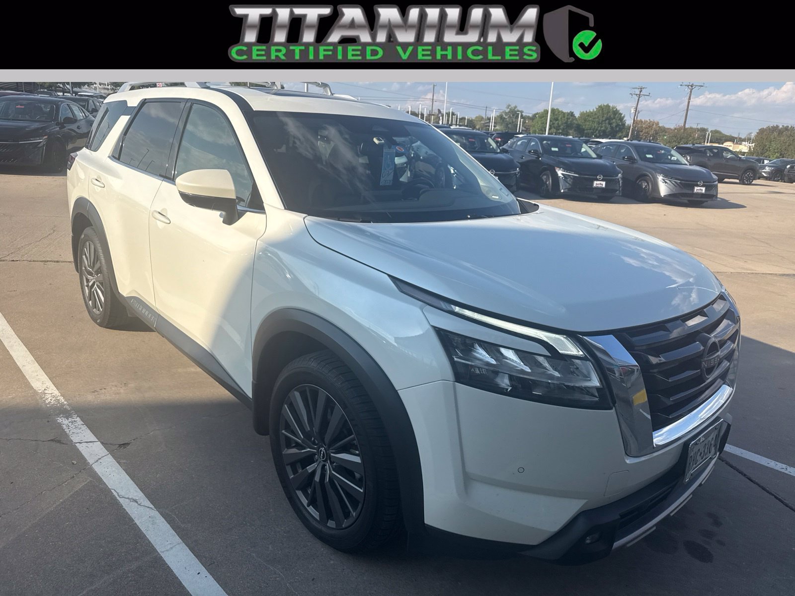 Used 2022 Nissan Pathfinder SL w/ SL Premium Package FWD image 1