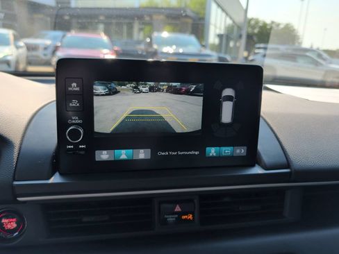 Used 2025 Honda Pilot Touring image 25