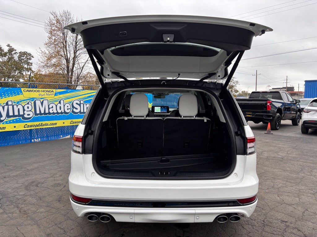 Used 2025 Lincoln Aviator Reserve w/ Equipment Group 201A AWD/4WD image 4