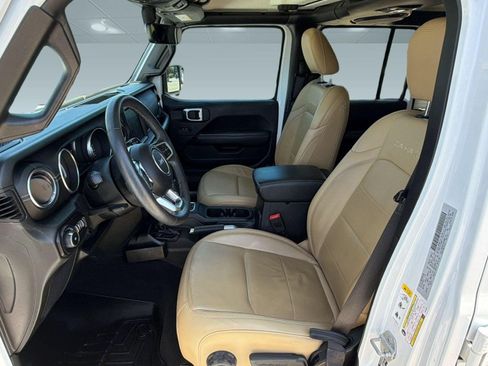 Used 2018 Jeep Wrangler Unlimited Sahara AWD/4WD image 5