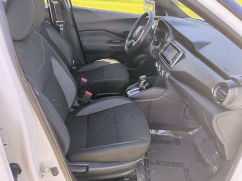 Used 2020 Nissan Kicks S FWD image 11