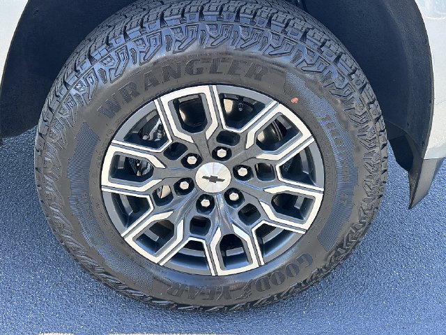 Used 2024 Chevrolet Colorado Z71 w/ Z71 Convenience Package 2 AWD/4WD image 10