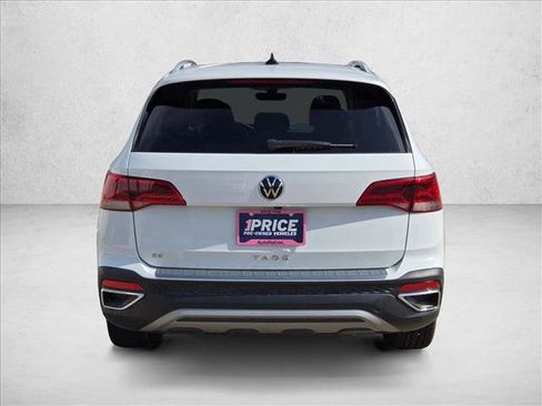 Used 2024 Volkswagen Taos SE w/ Panoramic Sunroof Package FWD image 7