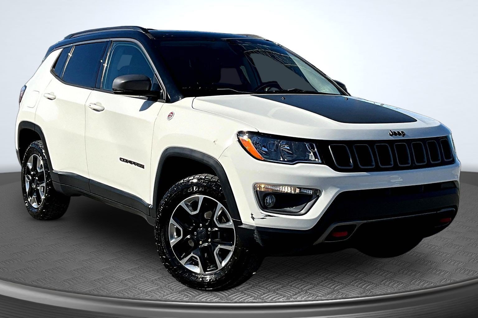 Used 2017 Jeep Compass Trailhawk w/ Cold Weather Group AWD/4WD image 2