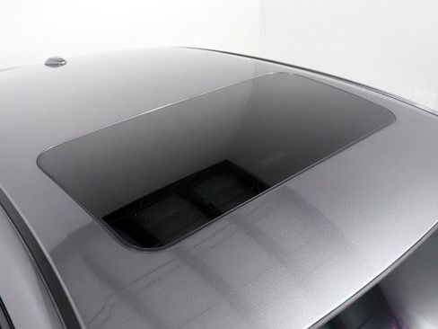 Used 2024 Nissan Sentra SV w/ SV Premium Package image 4