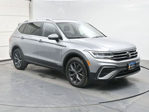 Used 2024 Volkswagen Tiguan SE image 27