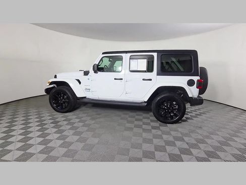 Used 2022 Jeep Wrangler Unlimited Sahara AWD/4WD image 45