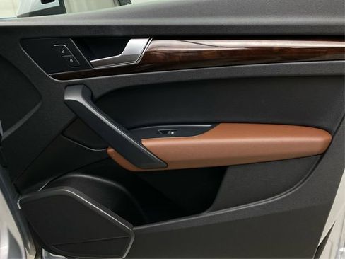 Used 2019 Audi Q5 2.0T Premium w/ Convenience Package image 27