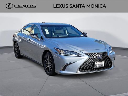 Used 2022 Lexus ES 300h w/ Premium Package FWD image 3