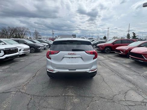 Used 2018 GMC Terrain SLT w/ Preferred Package FWD image 4