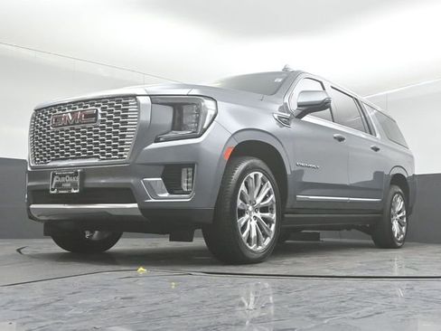 Used 2022 GMC Yukon XL Denali w/ Denali Premium Package image 42