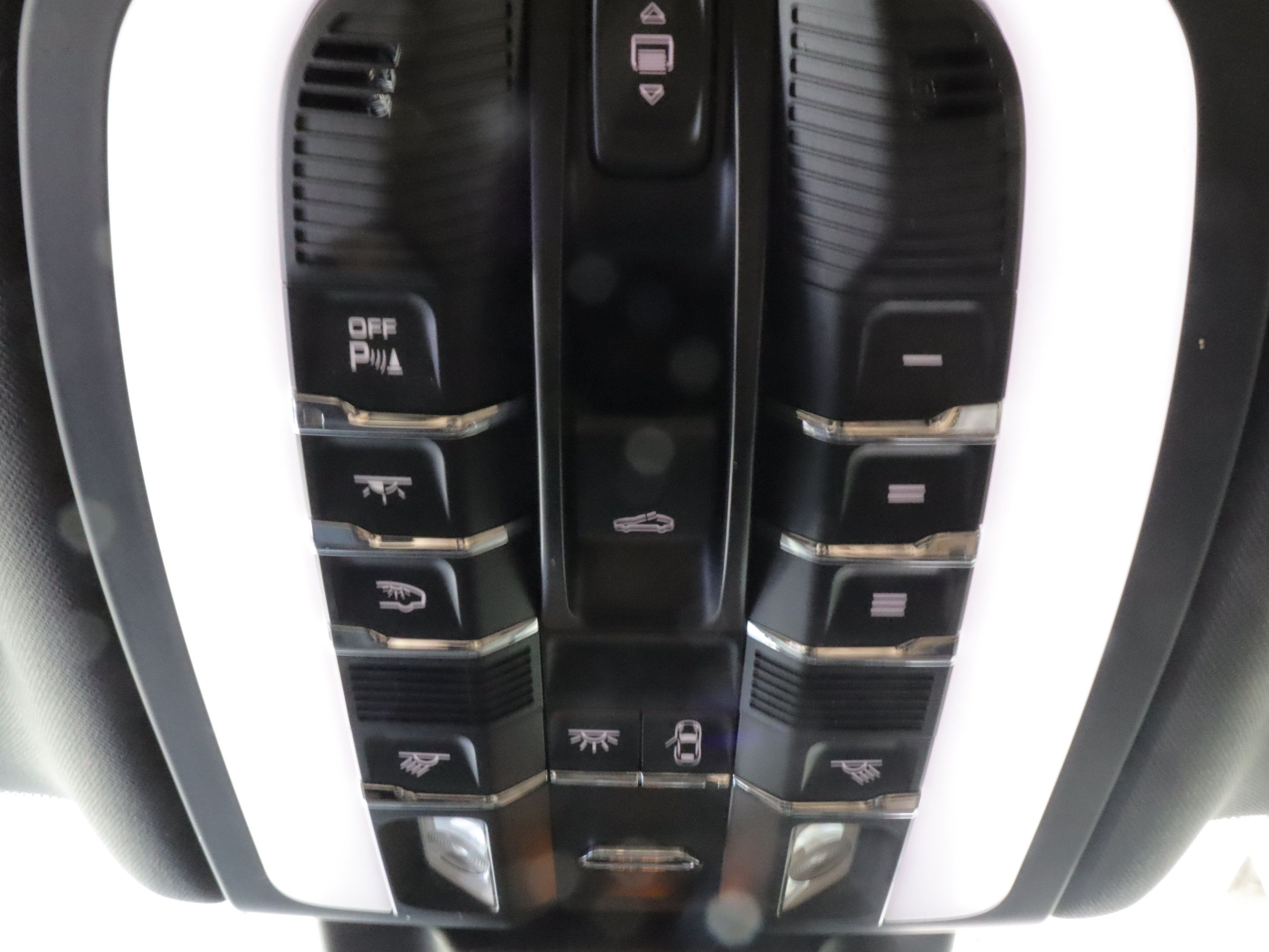 Used 2021 Porsche Macan AWD/4WD image 21