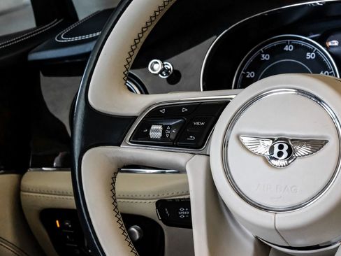 Used 2019 Bentley Bentayga AWD/4WD image 15