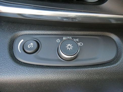 Used 2024 Buick Envista Preferred w/ Convenience II Package FWD image 26