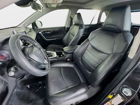Used 2019 Toyota RAV4 XLE Premium FWD image 12