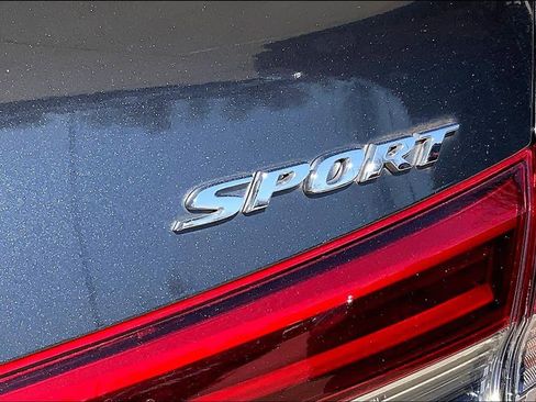 Used 2022 Honda Civic Sport image 10