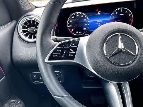 Used 2025 Mercedes-Benz GLB 250 image 25
