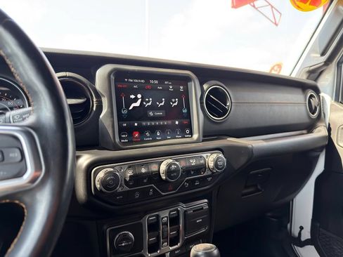 Used 2022 Jeep Wrangler Unlimited Sahara AWD/4WD image 19