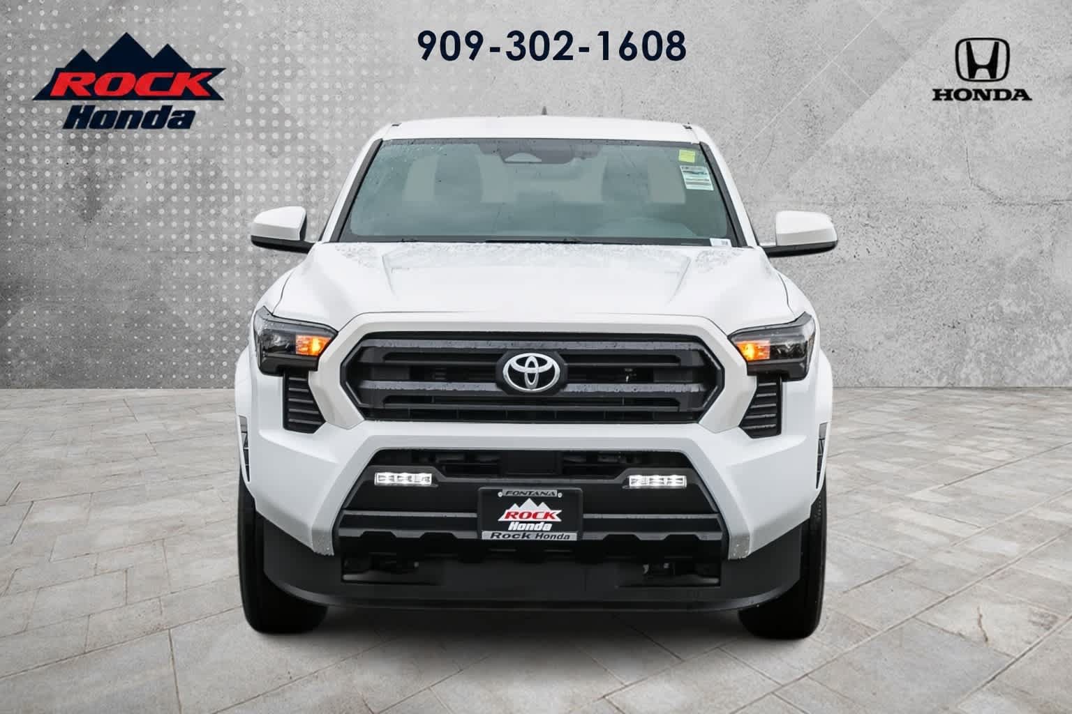 Used 2026 Toyota Tacoma SR5 AWD/4WD image 2