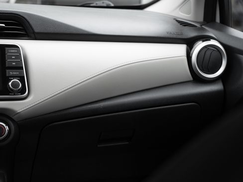 Used 2021 Nissan Versa SV image 14