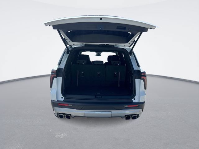 Used 2025 Chevrolet Traverse LT FWD image 24