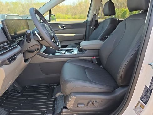 New 2026 Kia Carnival EX FWD image 5