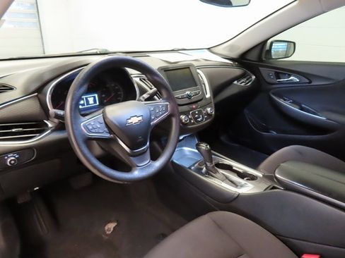 Used 2018 Chevrolet Malibu LT image 4