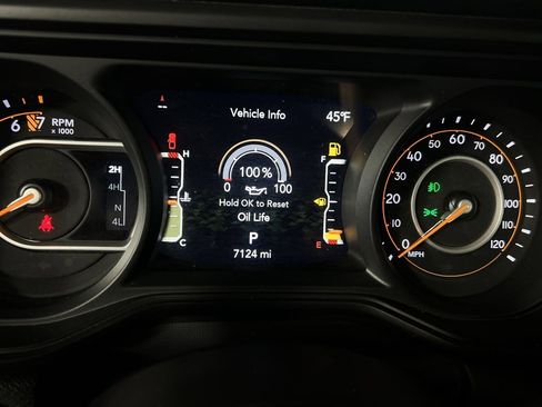 Used 2024 Jeep Gladiator Sport image 18