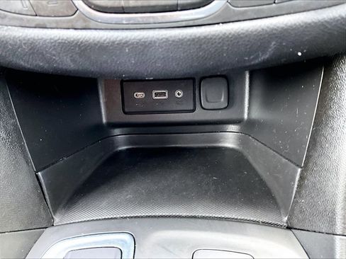 Used 2023 Chevrolet Equinox LT AWD/4WD image 25
