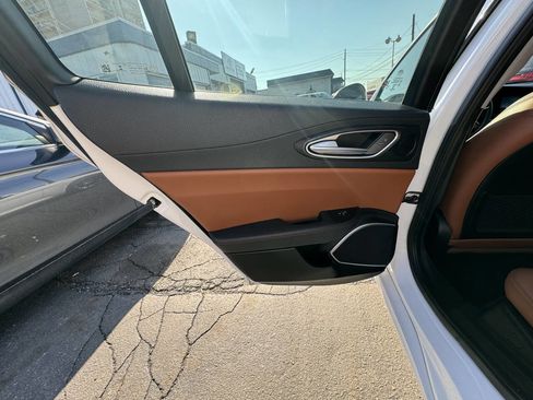 Used 2018 Alfa Romeo Giulia AWD image 22