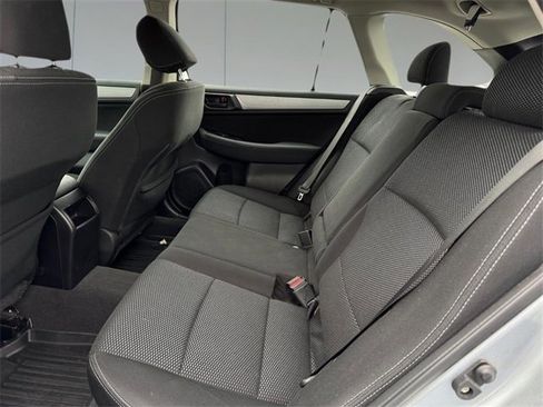 Used 2018 Subaru Outback 2.5i image 9