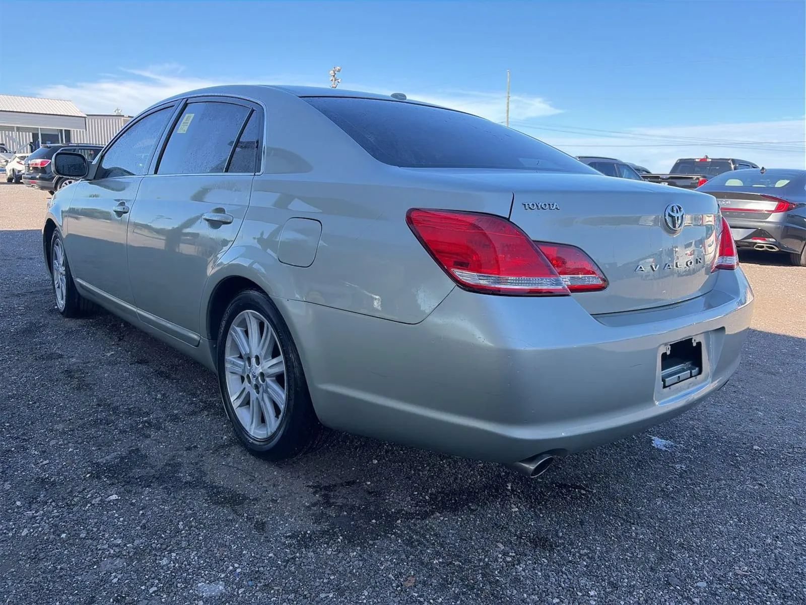 Used 2010 Toyota Avalon XLS FWD image 2