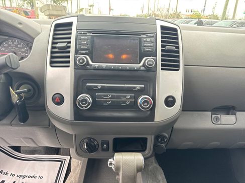 Used 2018 Nissan Frontier SV image 18