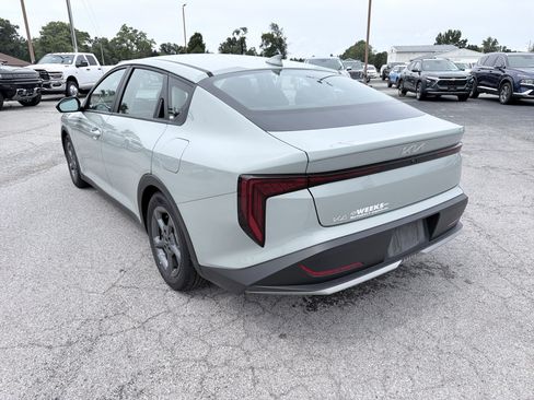 Used 2025 Kia K4 FWD image 3