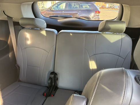 Used 2021 Buick Enclave Essence image 27