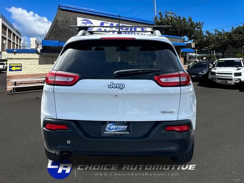 Used 2018 Jeep Cherokee Latitude Plus FWD image 7