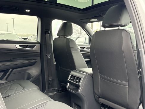 New 2026 Volkswagen Atlas Cross Sport SE FWD image 18