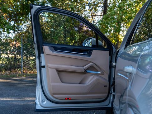 Certified 2024 Porsche Cayenne image 20