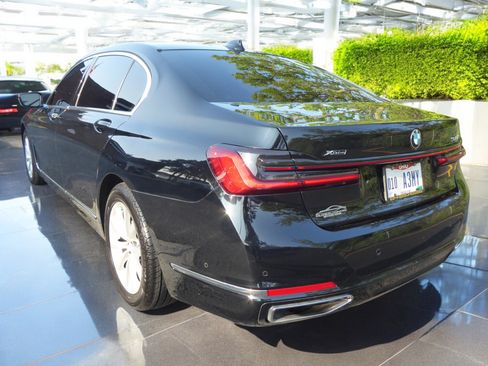Used 2020 BMW 740i xDrive w/ Cold Weather Package image 8