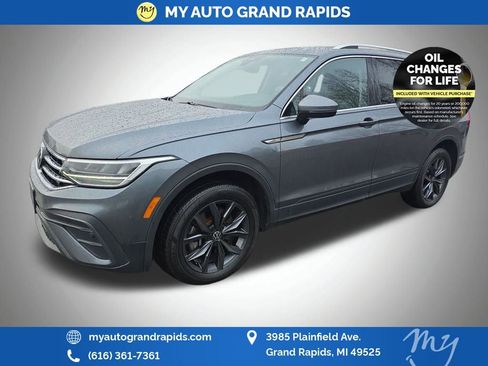 Used 2023 Volkswagen Tiguan SE image 3