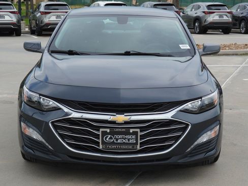 Used 2020 Chevrolet Malibu LT FWD image 2