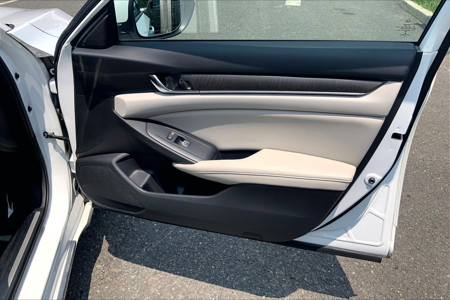 Used 2020 Honda Accord EX image 17