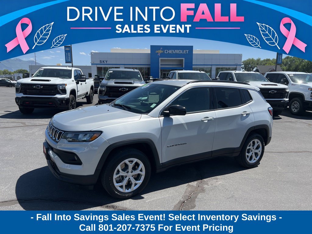 Used 2024 Jeep Compass Latitude AWD/4WD image 1